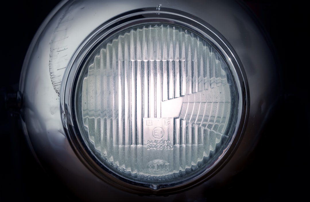 在加密货币市场普遍低迷的情况下,BONK逆势上涨近50%,市值超越Floki Inu,成为第五大迷因币。这一增长使BONK跻身全球加密货币前60名,超过Aave和Algorand等知名货币。BONK的崛起得益于投资者兴趣、社区支持以及在主要交易平台的上市。 /bonk-surge-50-overtakes-floki-becomes-fifth-largest-meme-coin/featured-image-unsplash.jpg